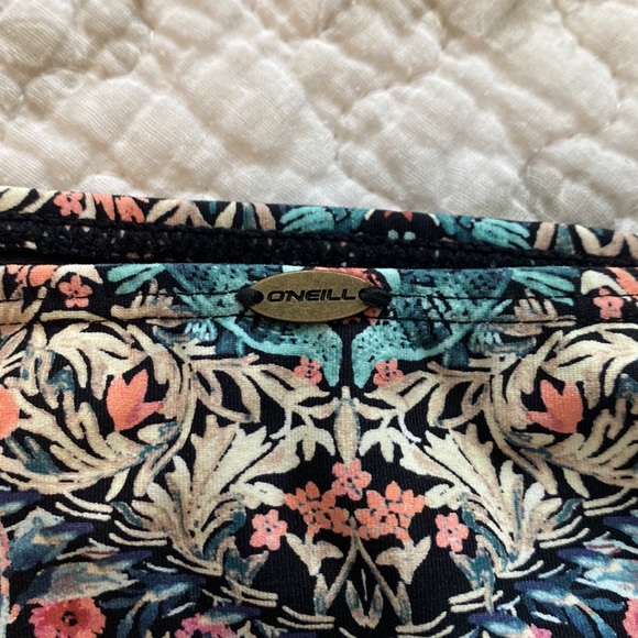 Surf bikini - Picture 3 of 7